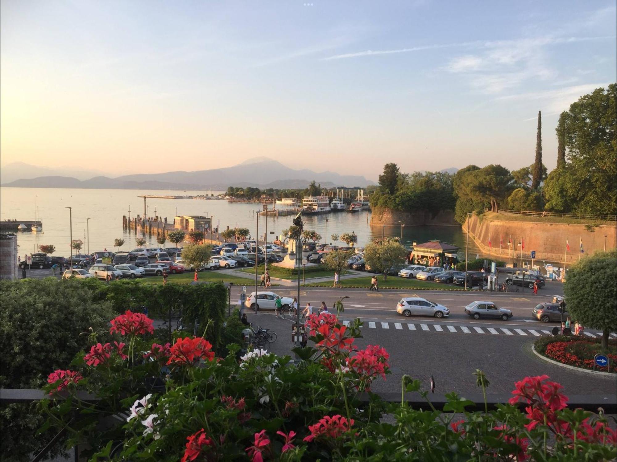 Residenza Giovanni Fronte Lago - Residence Garda Lago Peschiera del Garda Exterior photo