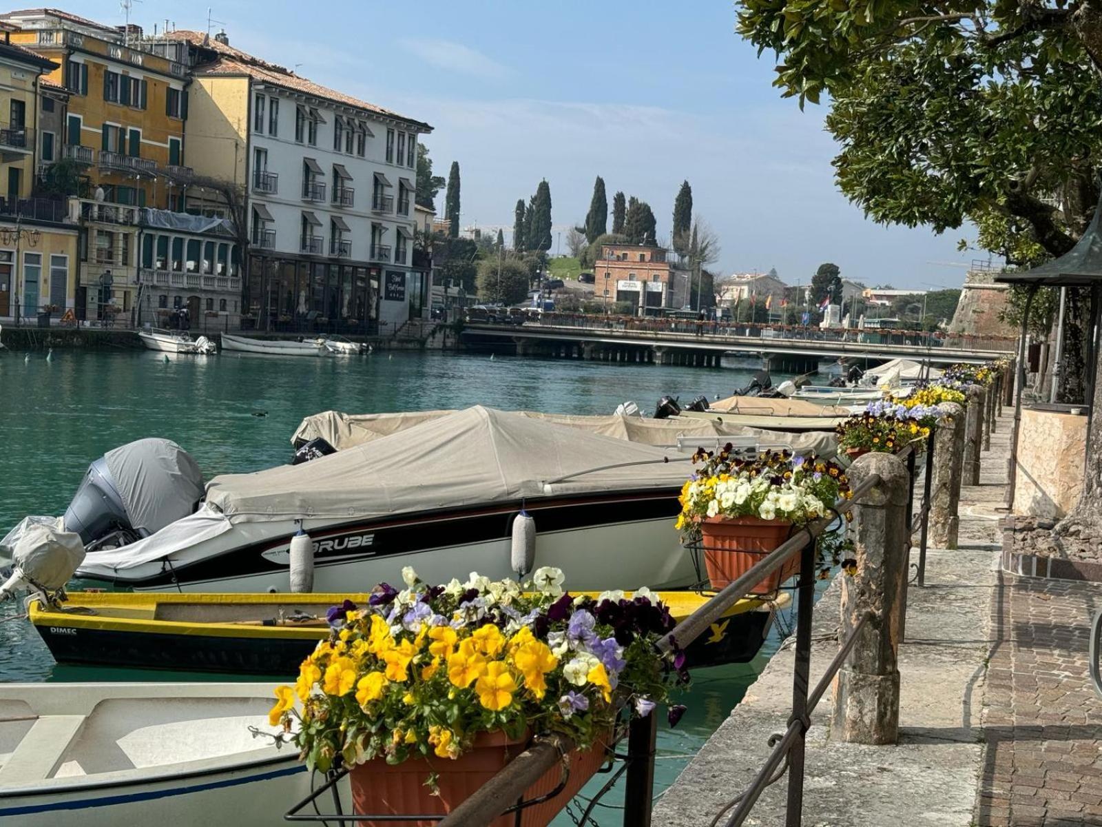 Residenza Giovanni Fronte Lago - Residence Garda Lago Peschiera del Garda Exterior photo